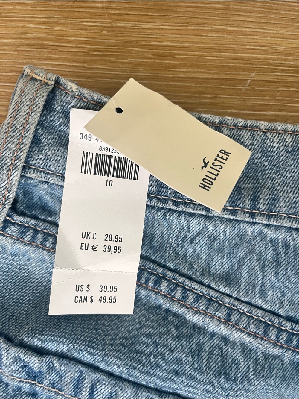Hollister Women's 90s shorts ultra high rise 5” Light Wash Frayed Denim Short - Picture 3 of 4